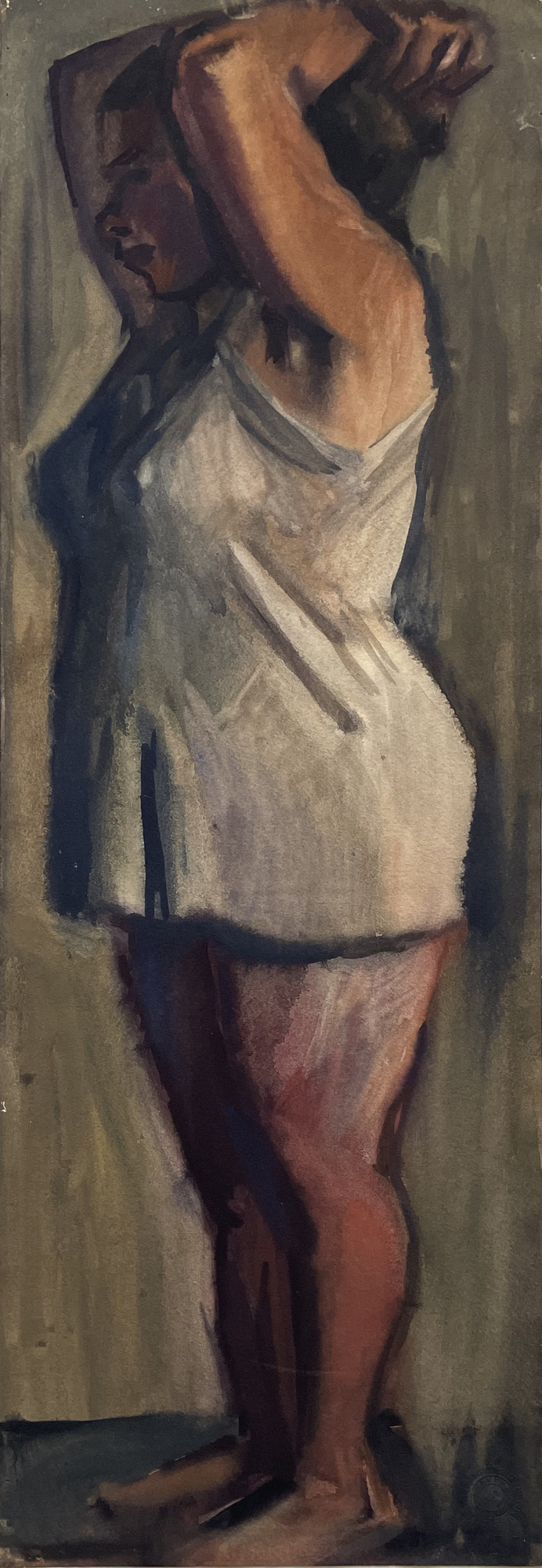 Sich reckende Bäuerin in weißem Hemd