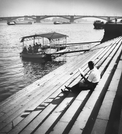 Robert Häusser: Mainz, Treppe am Rhein unterhalb der Theodor-Heuss-Brücke, 1960er Jahre